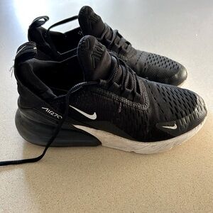 Nike Air Max 270 size 4Y